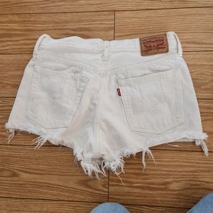 Levi Women's White Denim high waist Waist size 27 high rise  shorts